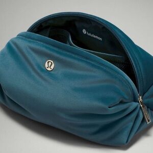 Lululemon Feeling Ready Pouch *Velour Green Jasper